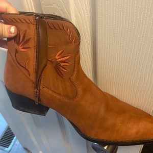 Cute short boots - only worn once